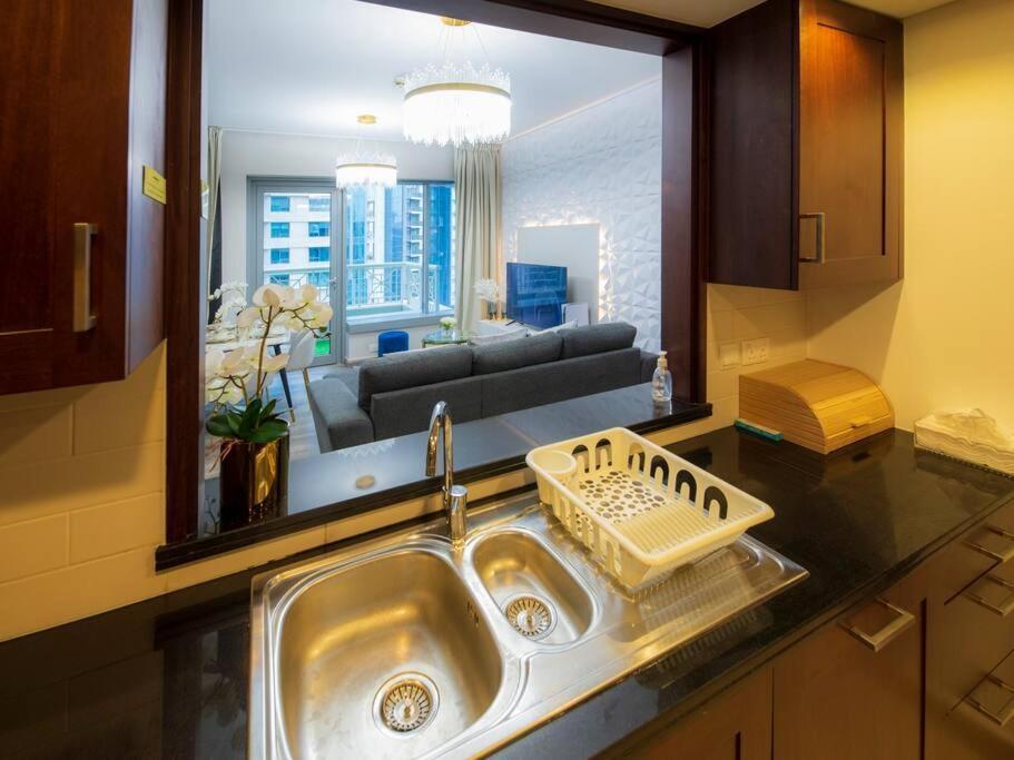 First Class 2Br With Full Burj Khalifa And Fountain View Дубай Экстерьер фото