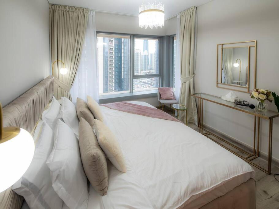First Class 2Br With Full Burj Khalifa And Fountain View Дубай Экстерьер фото